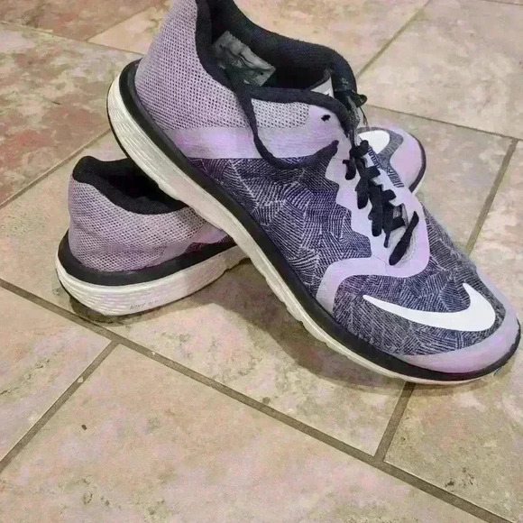 Nike women's FS lite run 3 purple running sneakers, sz 8, $18 - Picture 3 of 5
